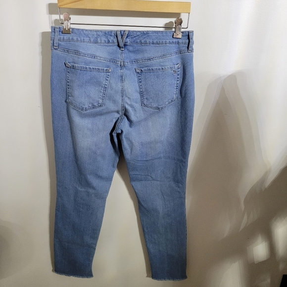 Jessica Simpson Relaxed Skinny Crop Jeans, Size 10 - Picture 3 of 4